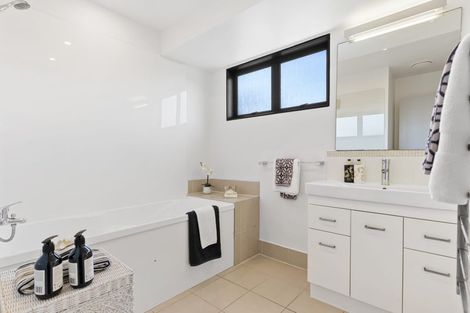 Photo of property in 59a/1 Norwood Road, Bayswater, Auckland, 0622