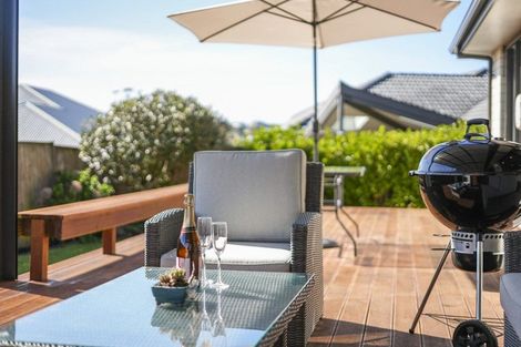 Photo of property in 2 Makaka Lane, Silverdale, 0932