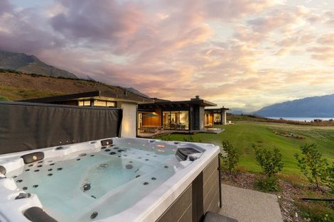 Photo of property in Wyuna, 5 River Valley View, Glenorchy, 9372