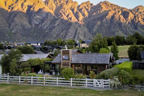 Photo of property in 20 Rannoch Drive, Jacks Point, Queenstown, 9371