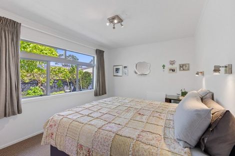 Photo of property in 8 Blenheim Place, Vogeltown, New Plymouth, 4310