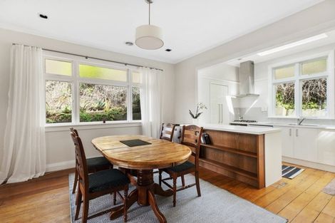 Photo of property in 27 Garden Road, Northland, Wellington, 6012