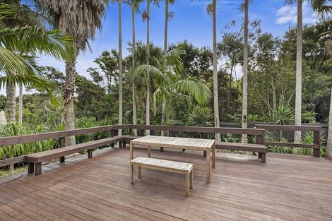 Photo of property in 28 Tyrico Close, Unsworth Heights, Auckland, 0632