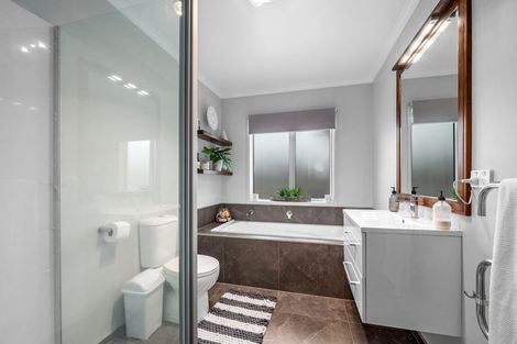 Photo of property in 5 Minerva Avenue, Helensville, 0800