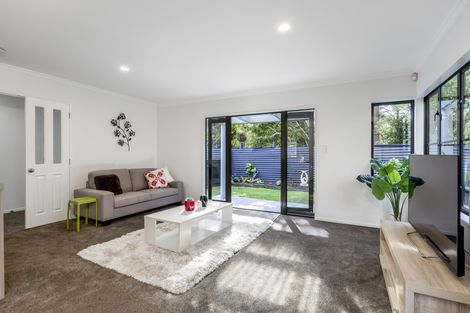 Photo of property in 3/8 Golf Road, New Lynn, Auckland, 0600