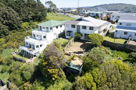 Photo of property in 9a Edgecombe Street, Newlands, Wellington, 6037