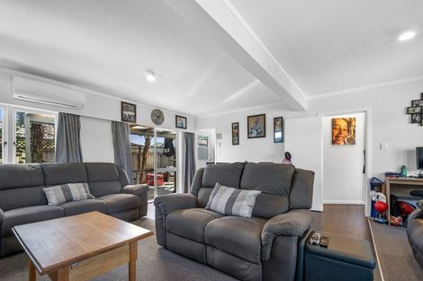 Photo of property in 1 River Road, Te Atatu Peninsula, Auckland, 0610
