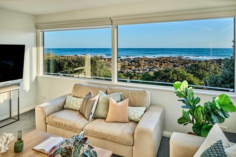 Photo of property in 443 The Esplanade, Island Bay, Wellington, 6023