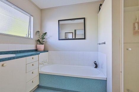 Photo of property in 102 Church Road, Taradale, Napier, 4112
