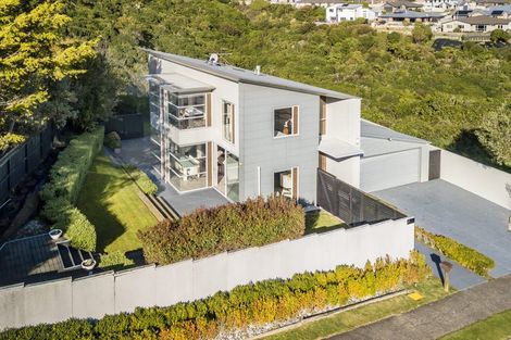 Photo of property in 7 Pikitanga Close, Tawa, Wellington, 5028