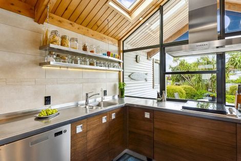 Photo of property in 5 Nuhaka Place, Paraparaumu Beach, Paraparaumu, 5032