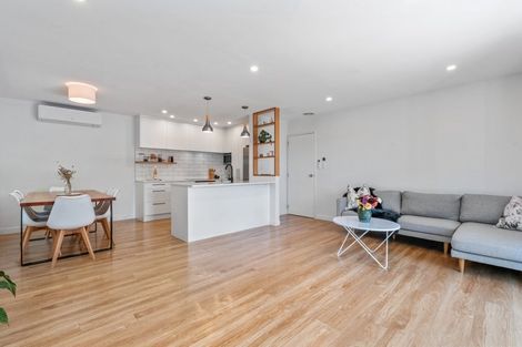 Photo of property in 69a Kervil Avenue, Te Atatu Peninsula, Auckland, 0610