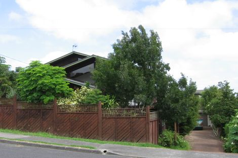 Photo of property in 2/100 Island Bay Road, Beach Haven, Auckland, 0626