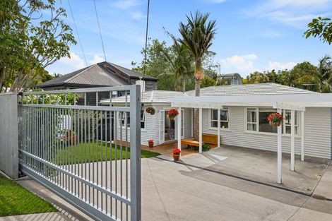 Photo of property in 2/71 Saddleback Rise, Murrays Bay, Auckland, 0630