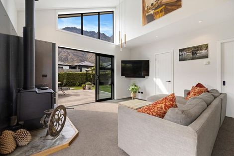 Photo of property in 6 Shepherd Road, Jacks Point, Queenstown, 9371