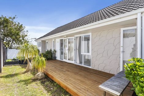 Photo of property in 2/120a Birkdale Road, Birkdale, Auckland, 0626