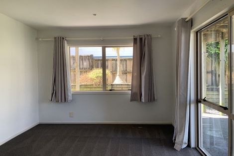 Photo of property in 3 Bridgehead Cove, West Harbour, Auckland, 0618