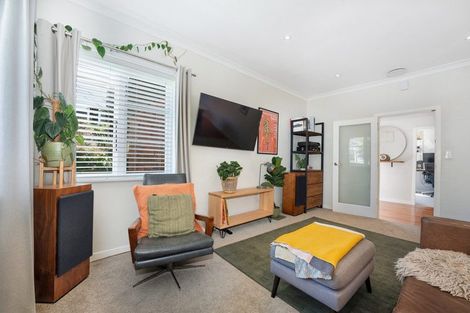 Photo of property in 544 Broadway, Strathmore Park, Wellington, 6022