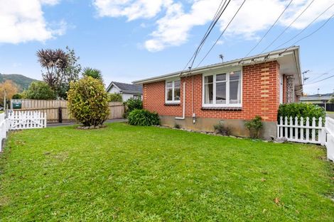 Photo of property in 1/6 Oxford Crescent, Ebdentown, Upper Hutt, 5018