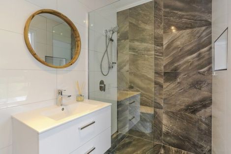 Photo of property in 21 Bush Road, Waiatarua, Auckland, 0604