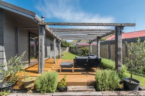 Photo of property in 4 Poneke Drive, Waikanae, 5036