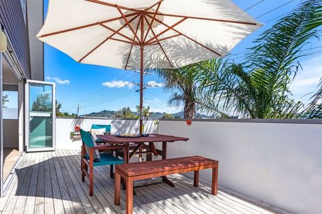 Photo of property in 306 Ocean Road, Whangamata, 3620