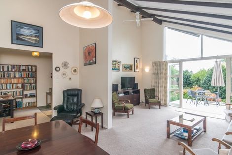 Photo of property in 5 Lesley Grove, Waikanae, 5036