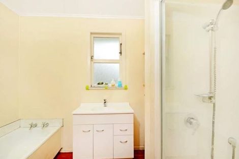 Photo of property in 15 Locket Road, Glenfield, Auckland, 0629