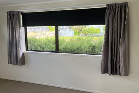 Photo of property in 8 Louise Place, West Harbour, Auckland, 0618