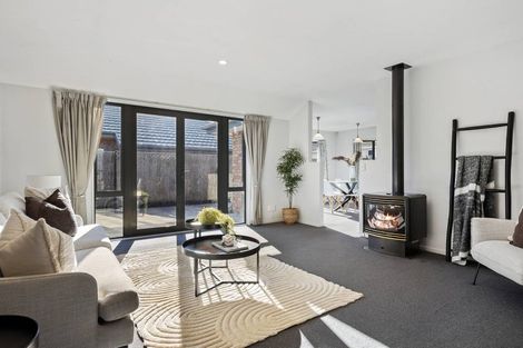 Photo of property in 2 Kirsten Place, Parklands, Christchurch, 8083
