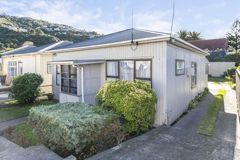 Photo of property in 14 Rua Street, Lyall Bay, Wellington, 6022