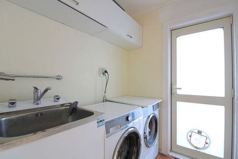 Photo of property in 30f4 Lyall Parade, Lyall Bay, Wellington, 6022