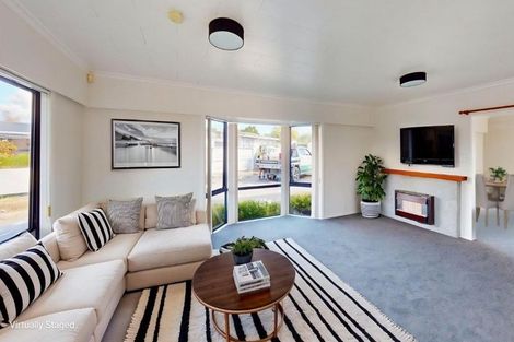 Photo of property in 5 Essex Place, Milson, Palmerston North, 4414