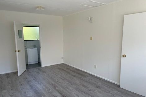 Photo of property in 70 Smythe Road, Henderson, Auckland, 0612