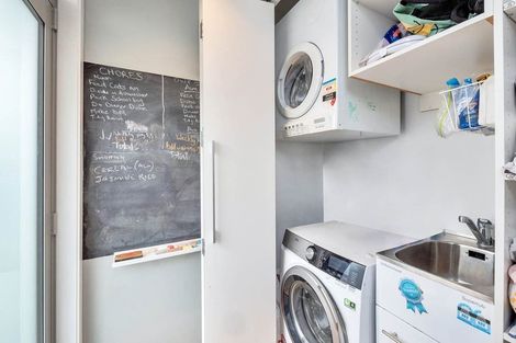 Photo of property in 9 Wharf Road, Te Atatu Peninsula, Auckland, 0610