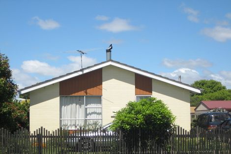 Photo of property in 27 Malabar Crescent, Broomfield, Christchurch, 8042