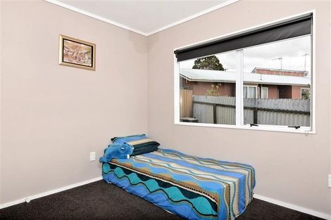 Photo of property in 2/44 Lilburn Crescent, Massey, Auckland, 0614