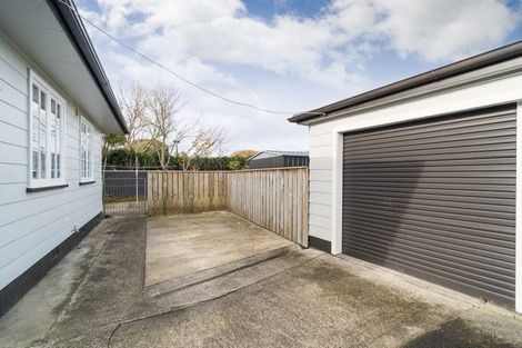 Photo of property in 15b Wikiriwhi Crescent, Awapuni, Palmerston North, 4412