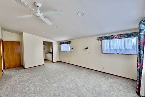 Photo of property in 2/20 Coroglen Avenue, Birkenhead, Auckland, 0626