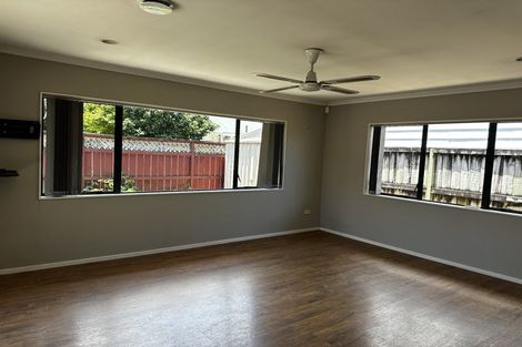 Photo of property in 1/47 Carnoustie Drive, Wattle Downs, Auckland, 2103