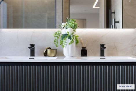 Photo of property in 4 Seawind Way, Hobsonville, 0616