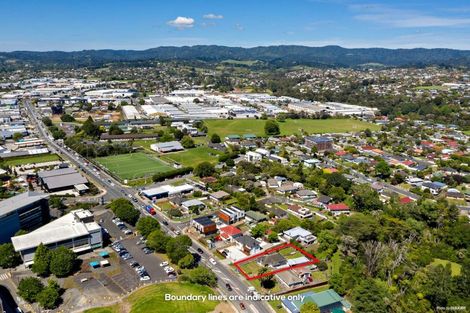 Photo of property in 3 Henderson Valley Road, Henderson, Auckland, 0612