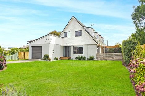 Photo of property in 8 Raukura Place, Koutu, Rotorua, 3010
