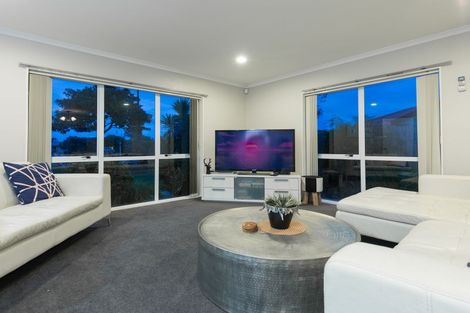 Photo of property in 302 Gravatt Road, Papamoa Beach, Papamoa, 3118