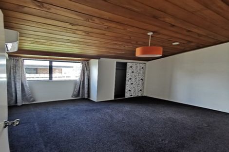 Photo of property in 108e Colwill Road, Massey, Auckland, 0614