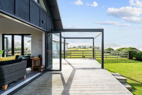 Photo of property in 497 Waikawa-curio Bay Road, Curio Bay, Tokanui, 9884