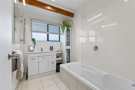 Photo of property in 29 Tirimoana Road, Te Atatu South, Auckland, 0602