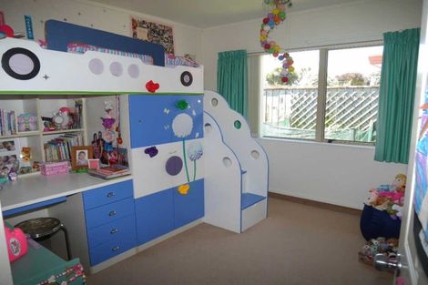 Photo of property in 127 Guildford Drive, Paraparaumu Beach, Paraparaumu, 5032