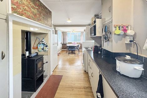 Photo of property in 12 Collett Street, Dannevirke, 4930