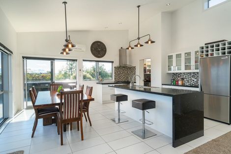 Photo of property in 35 Magnolia Rise, Waipahihi, Taupo, 3330
